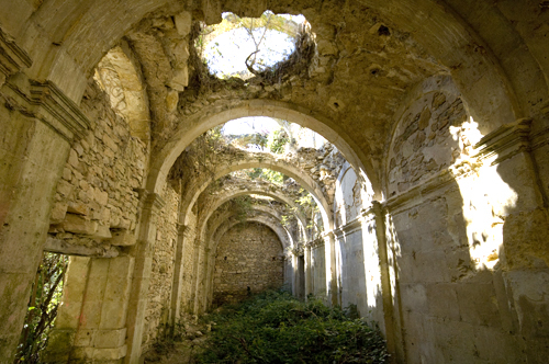 Galería arruinada del claustro de Rioseco