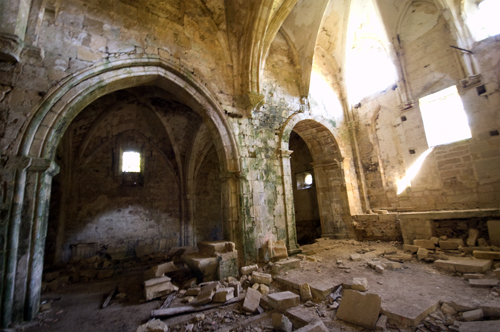 Nave de la epístola y su comunicación con la central de la iglesia de Rioseco