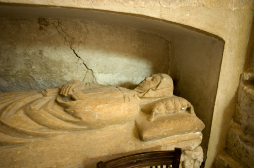 Tumbas del cricero de la iglesia de Sandoval