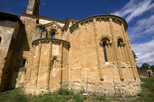 Cabecera desde el exterior de la iglesia de Sandoval