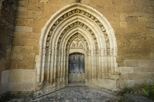 Portada de acceso a la iglesia de Sandoval
