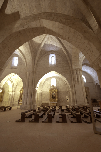 Naves laterales y central en la iglesia de Valbuena