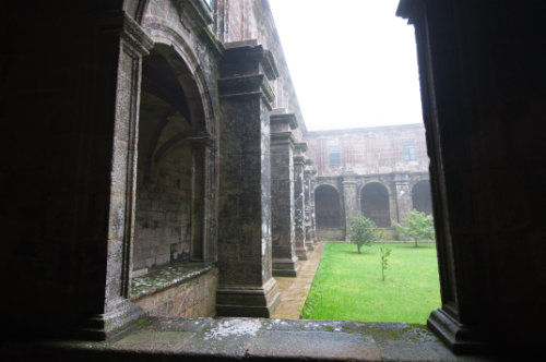 Claustro de Armenteira contrafuertes del interior
