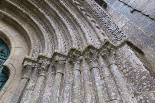 Portada de la iglesia de armenteira detalle de las arquivoltas